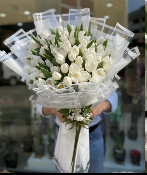 70 adet beyaz lale buketi