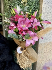 Pembe Lilyum ve pembe çardak gül Buketi