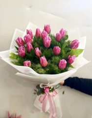 Pembe lale buketi